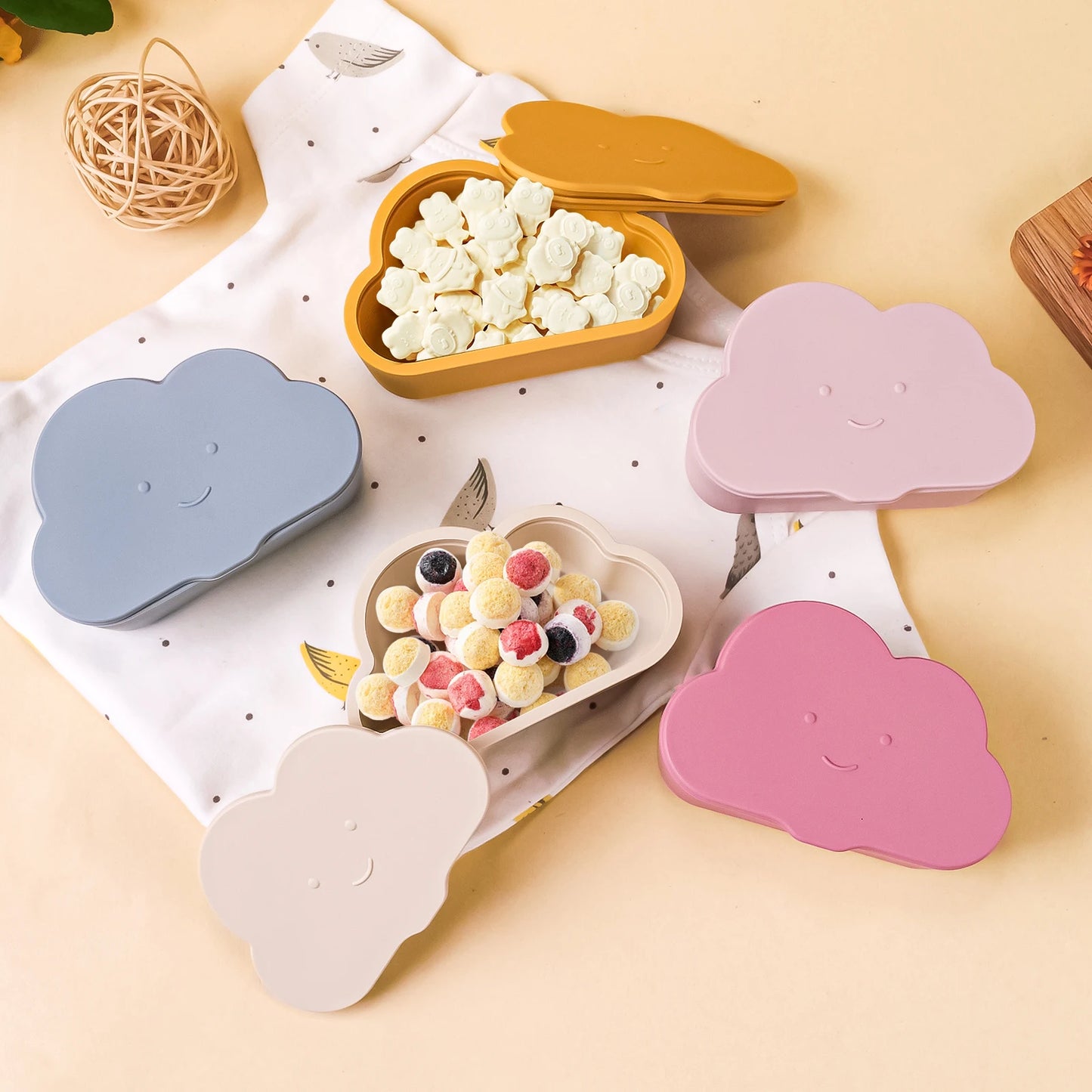 1PCS Soft Lid Baby Stuff New Baby Cartoon Shape Snack Cup Toddle Portable Food Storage Box Portable Snacks Container BPA Free